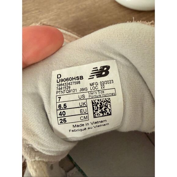 New Balance 9060 Sneakers in Driftwood Size M7/W8.5 - Picture 9 of 10